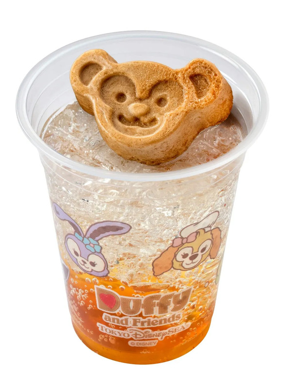 ダッフィーの顔のクッキーが乗ったドリンク