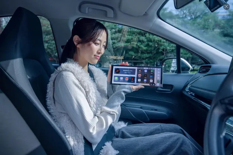 車内タブレット操作