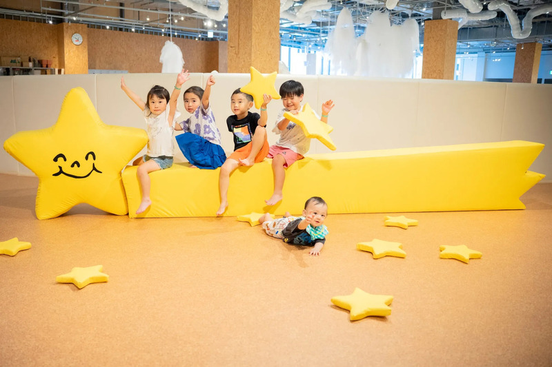 巨大な星の遊具「ノンタンと星とたまご」